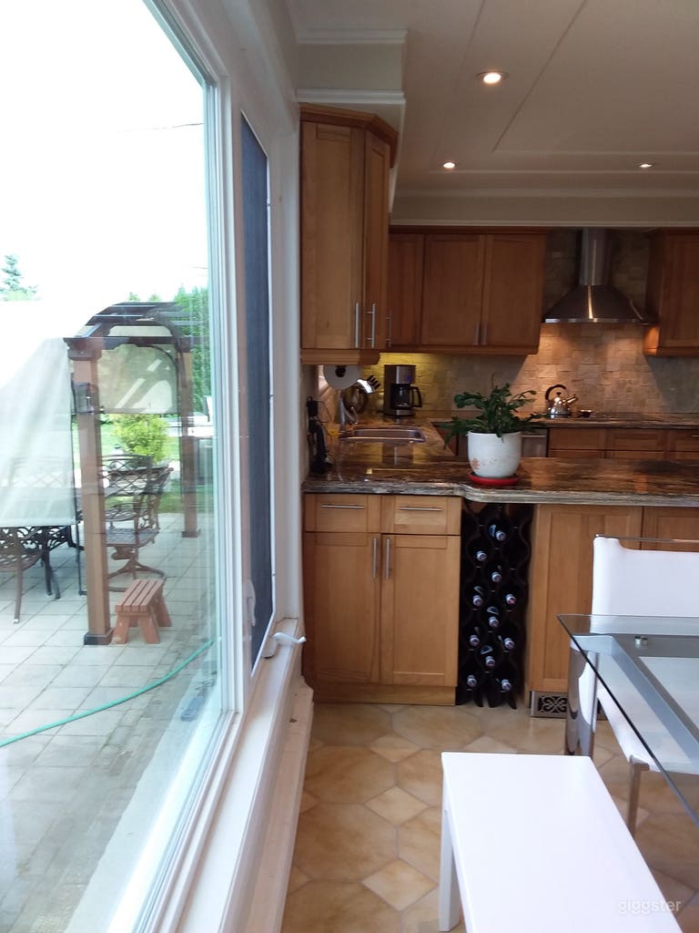  California Chic, Modern Lakefront Home 