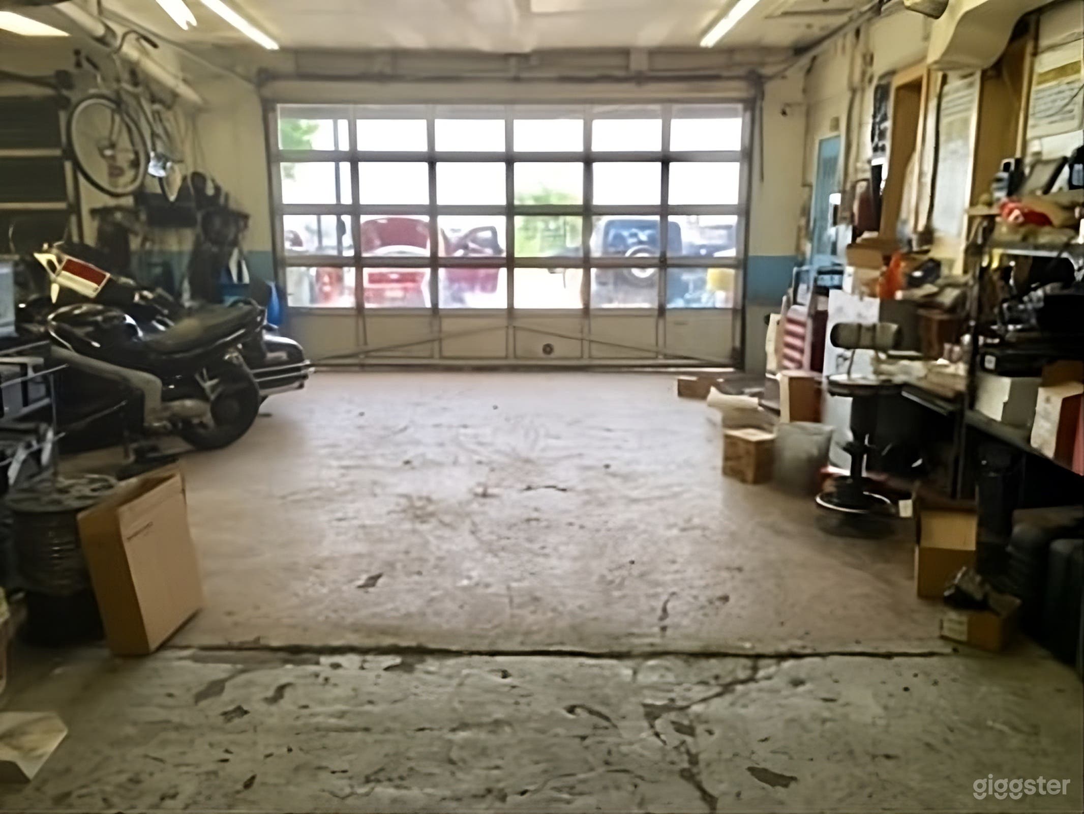 Auto Body Shop Photo 1