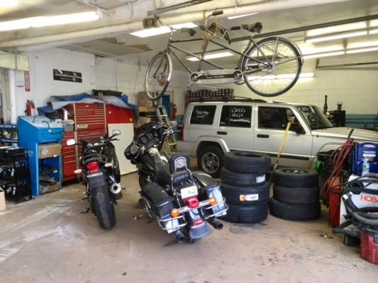 Auto Body Shop Photo 2