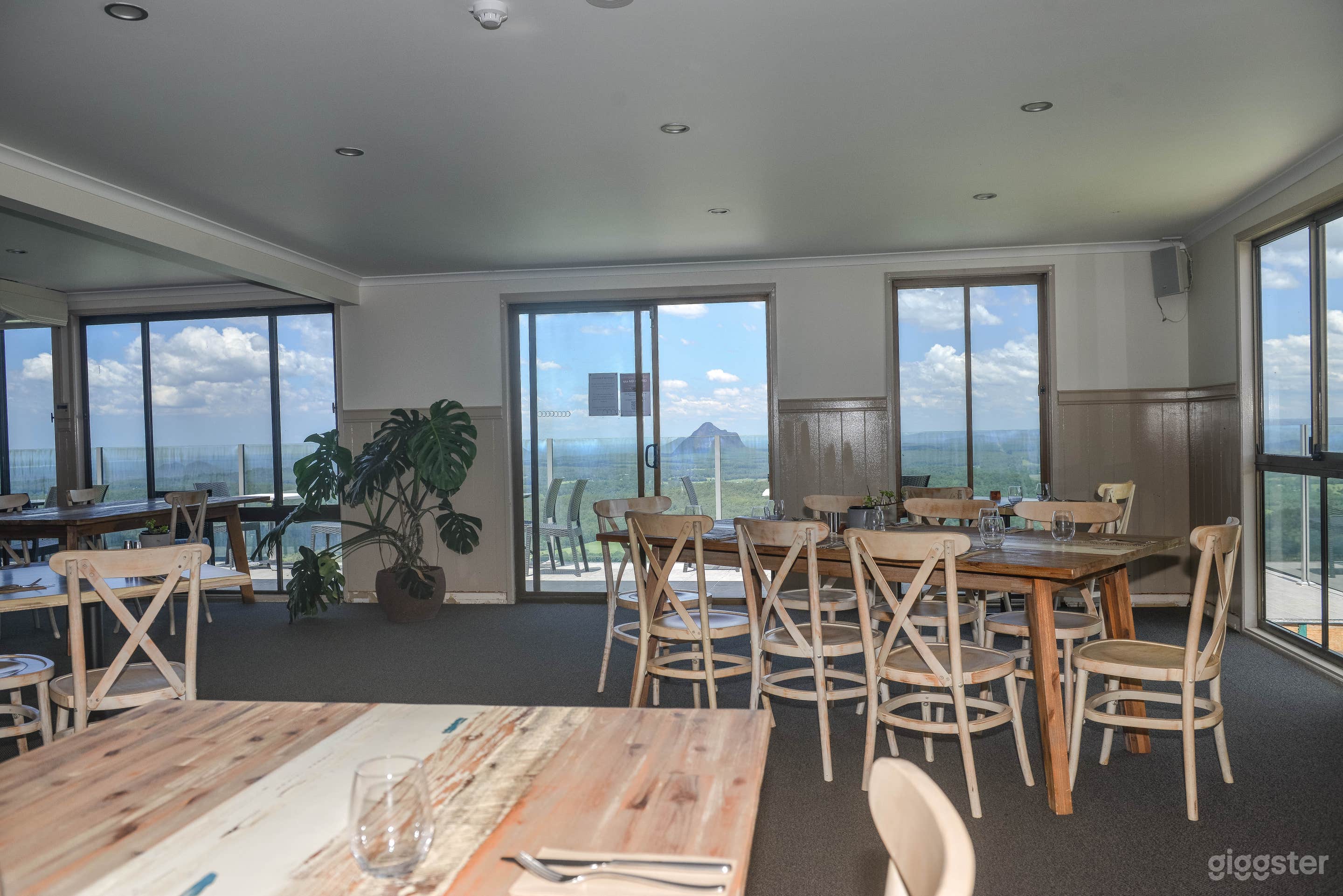 Irish Pub &amp; Restaurant Photo 3