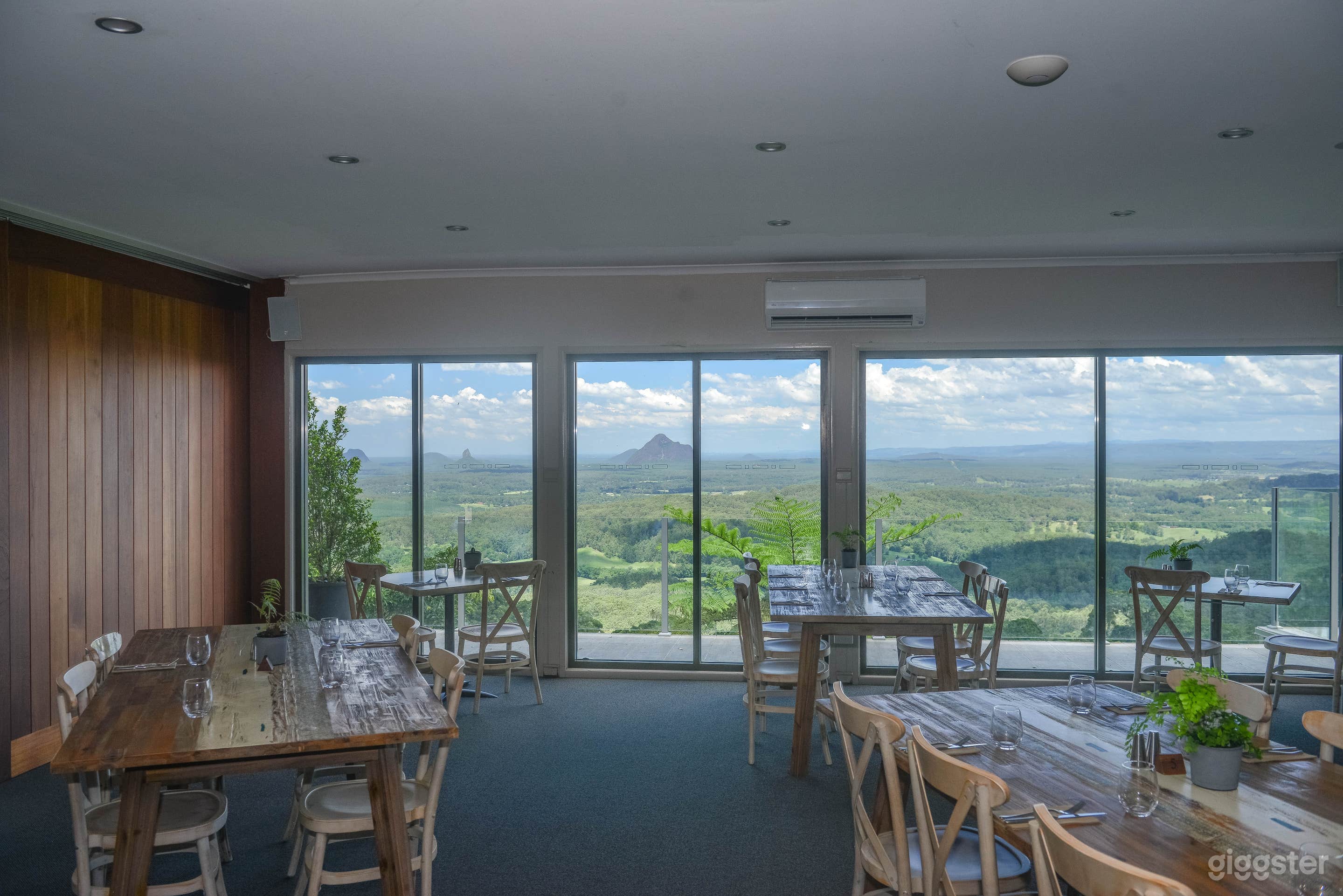 Irish Pub &amp; Restaurant Photo 4