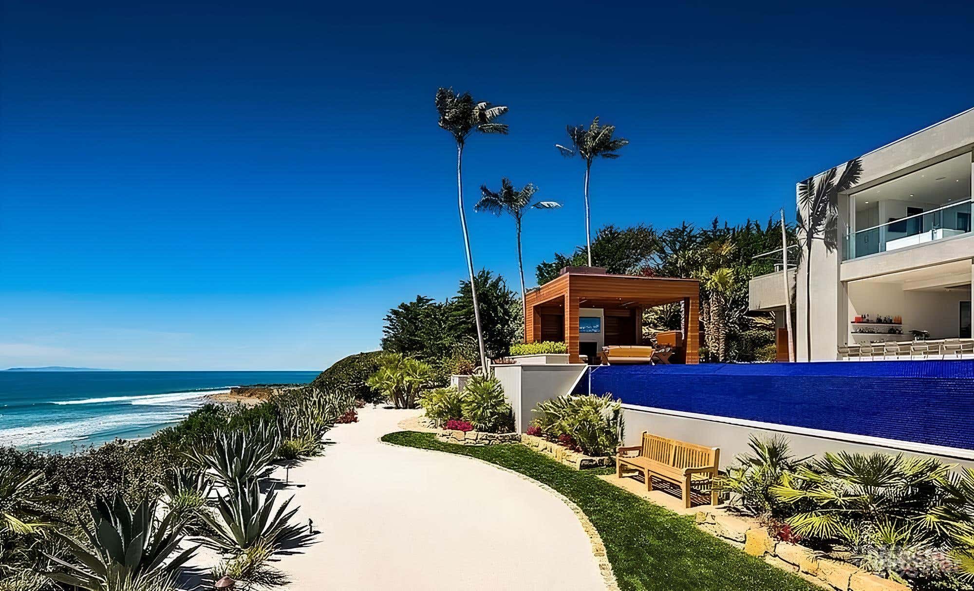 Infinity Pool with Luxe Bungalows Photo 2