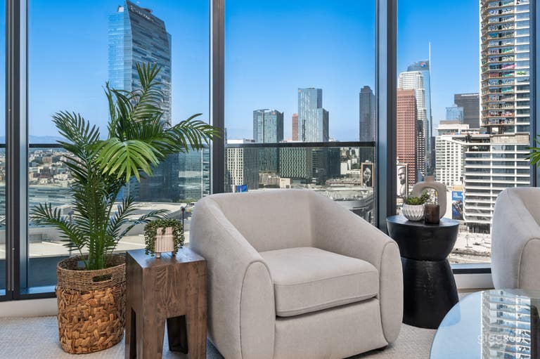  Stunning DTLA Production & Podcast Studio- Studio A 