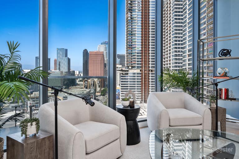  Stunning DTLA Production & Podcast Studio- Studio A 