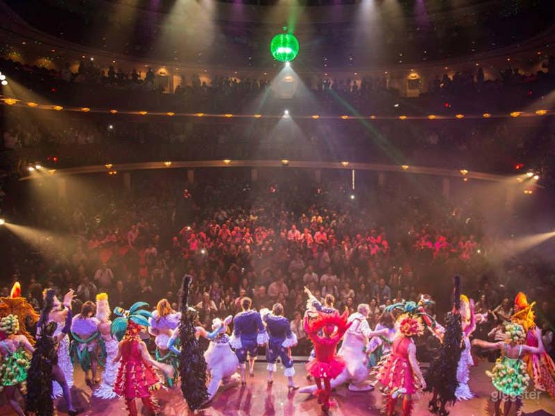 Teatro con capacidad de más de mil personas... Photo 4