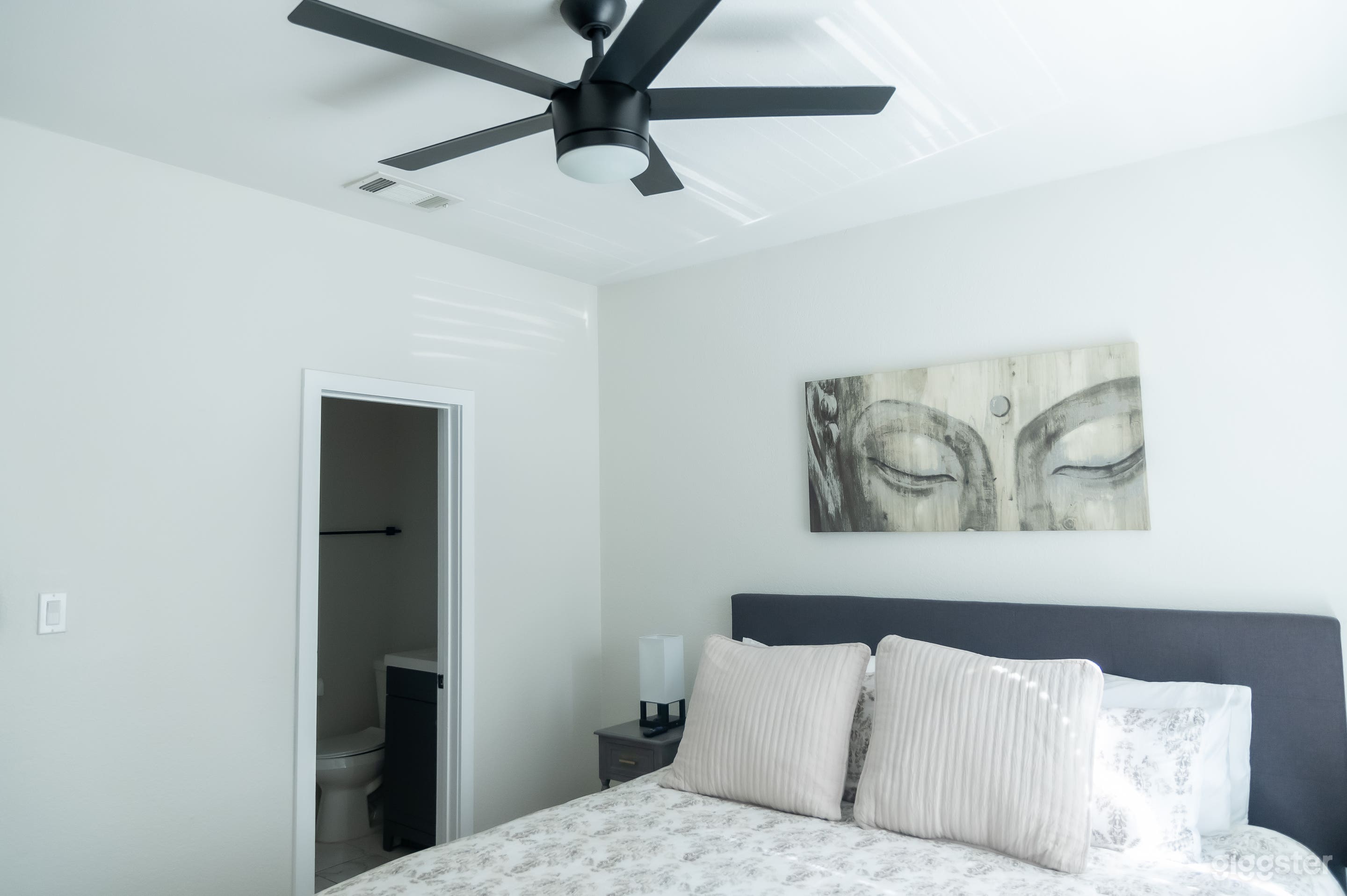 Uptown Dallas Cozy 2 Bedroom! Photo 4