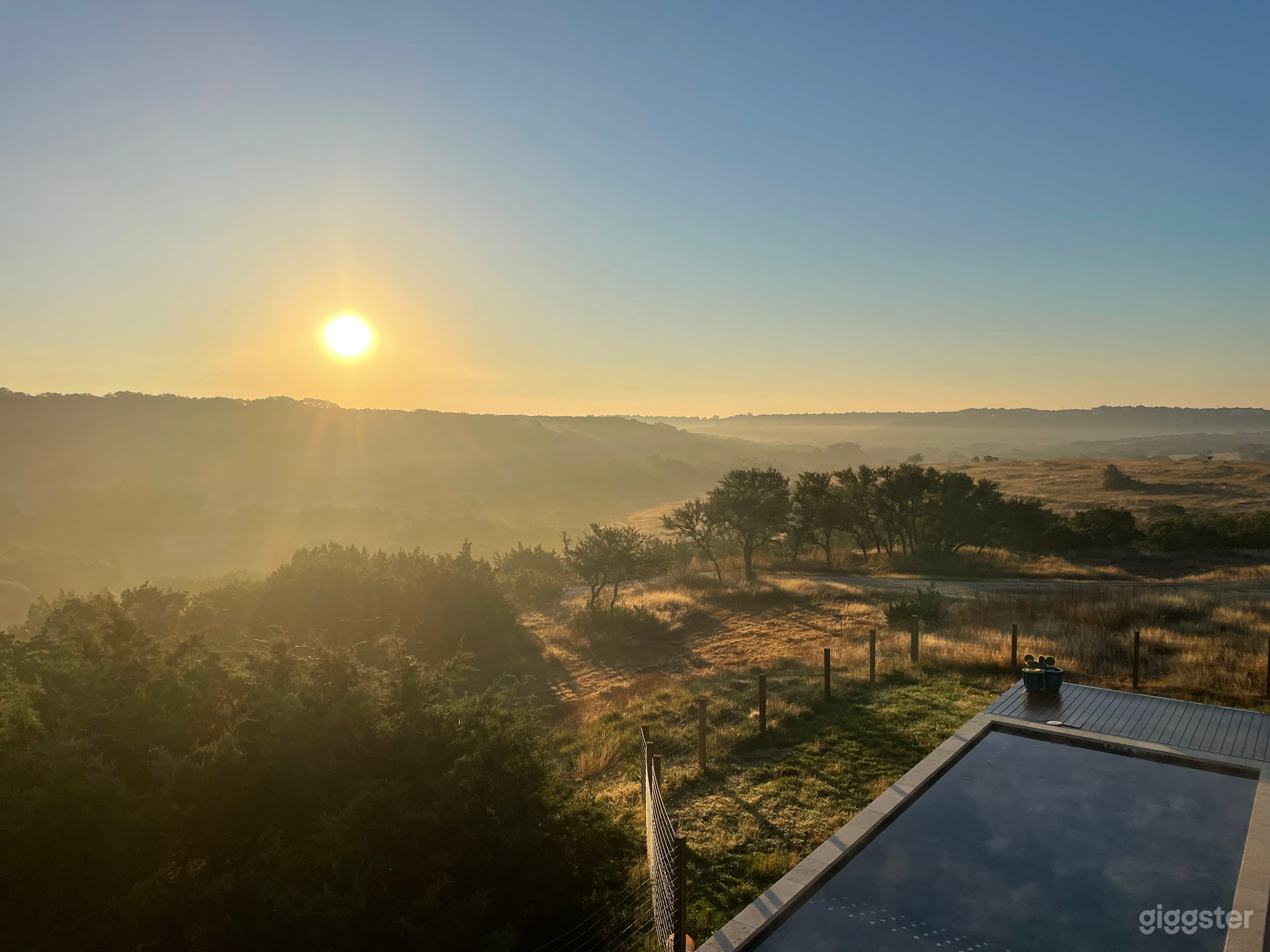 9-acre ranch with 3 rustic cabins, pool and tower Photo 1