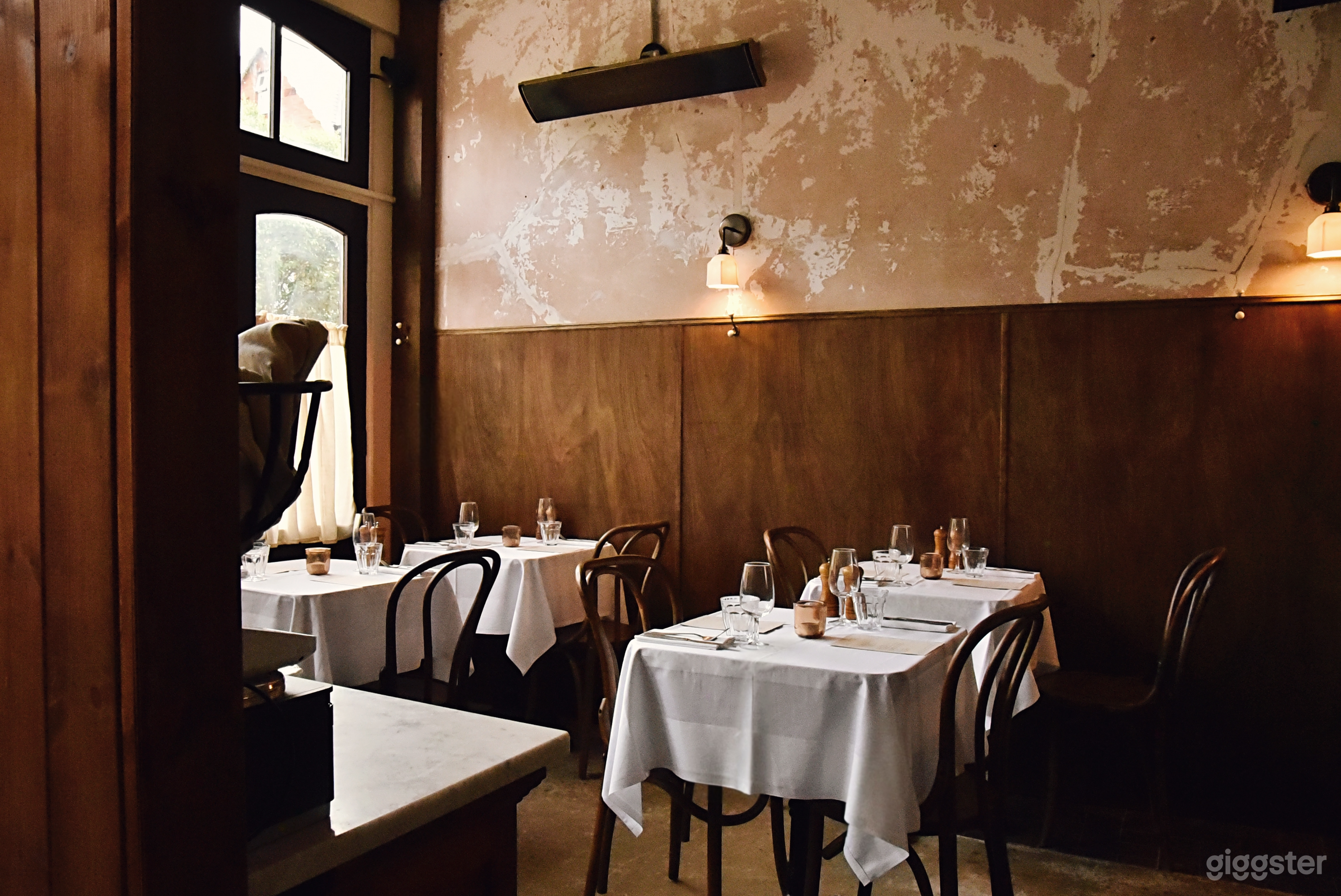 Classic Vintage French Restaurant Photo 2