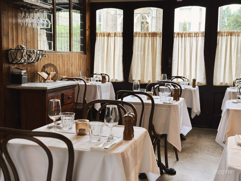  Classic Vintage French Restaurant 
