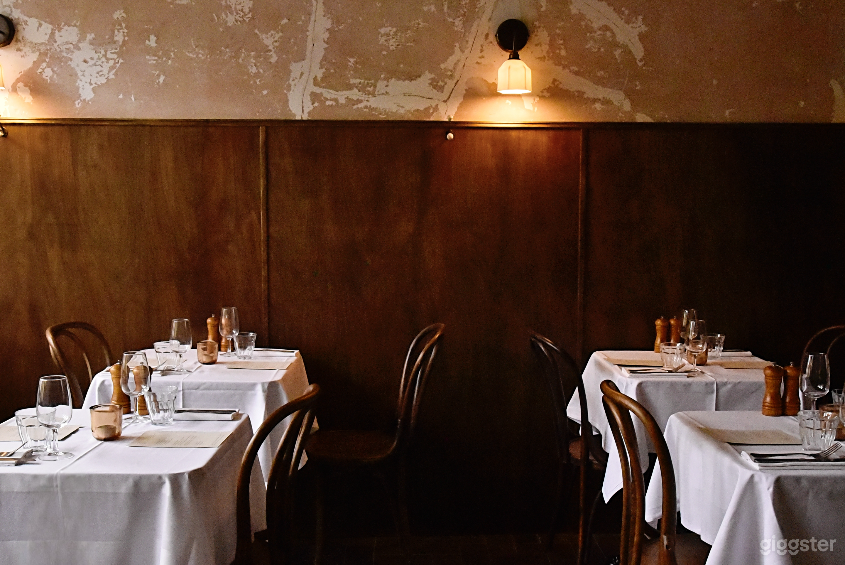 Classic Vintage French Restaurant Photo 4