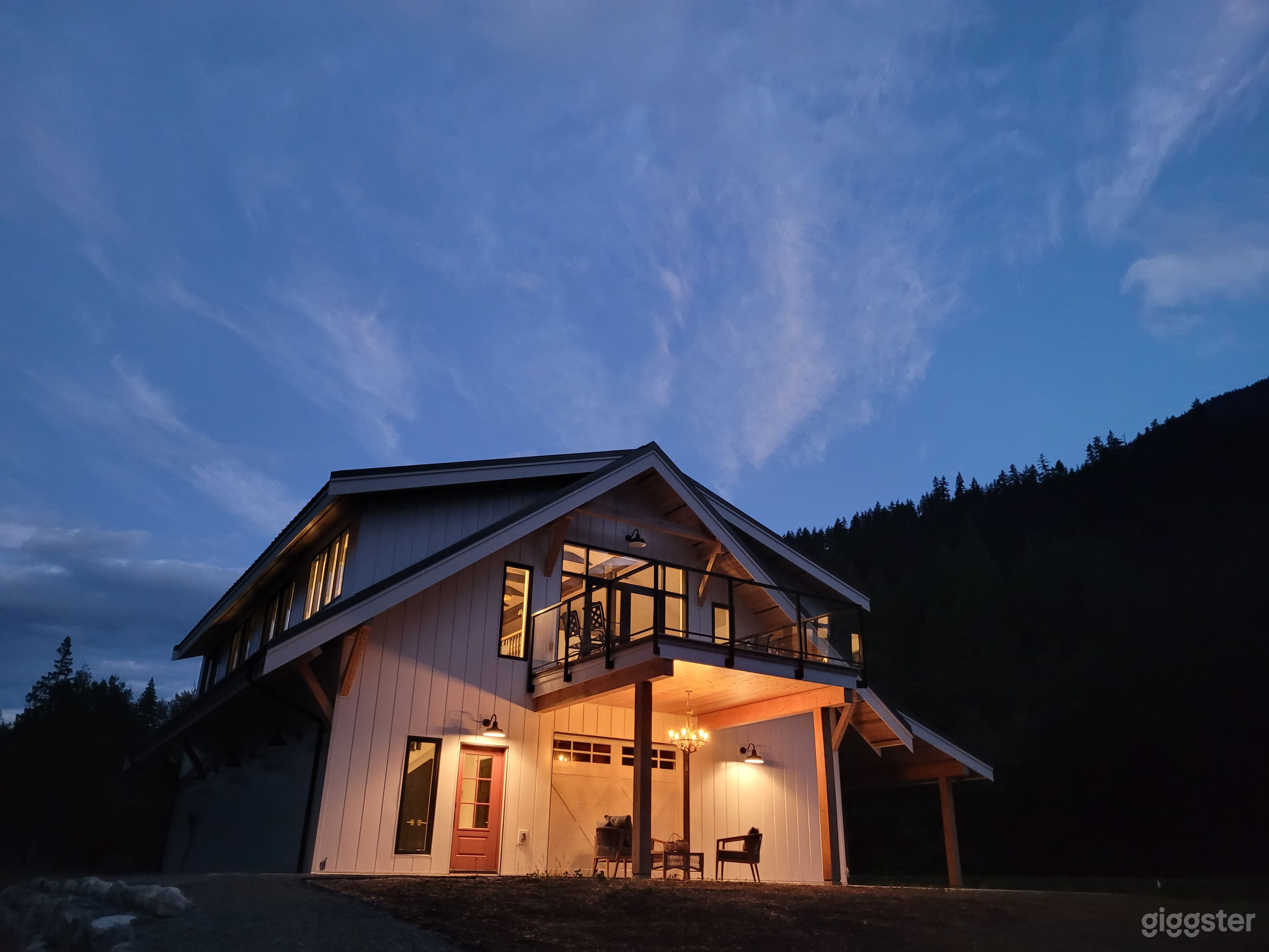 Barn House in the Meadows Photo 1