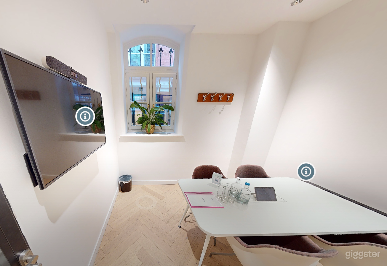 Gorgeous German Room Photo 3