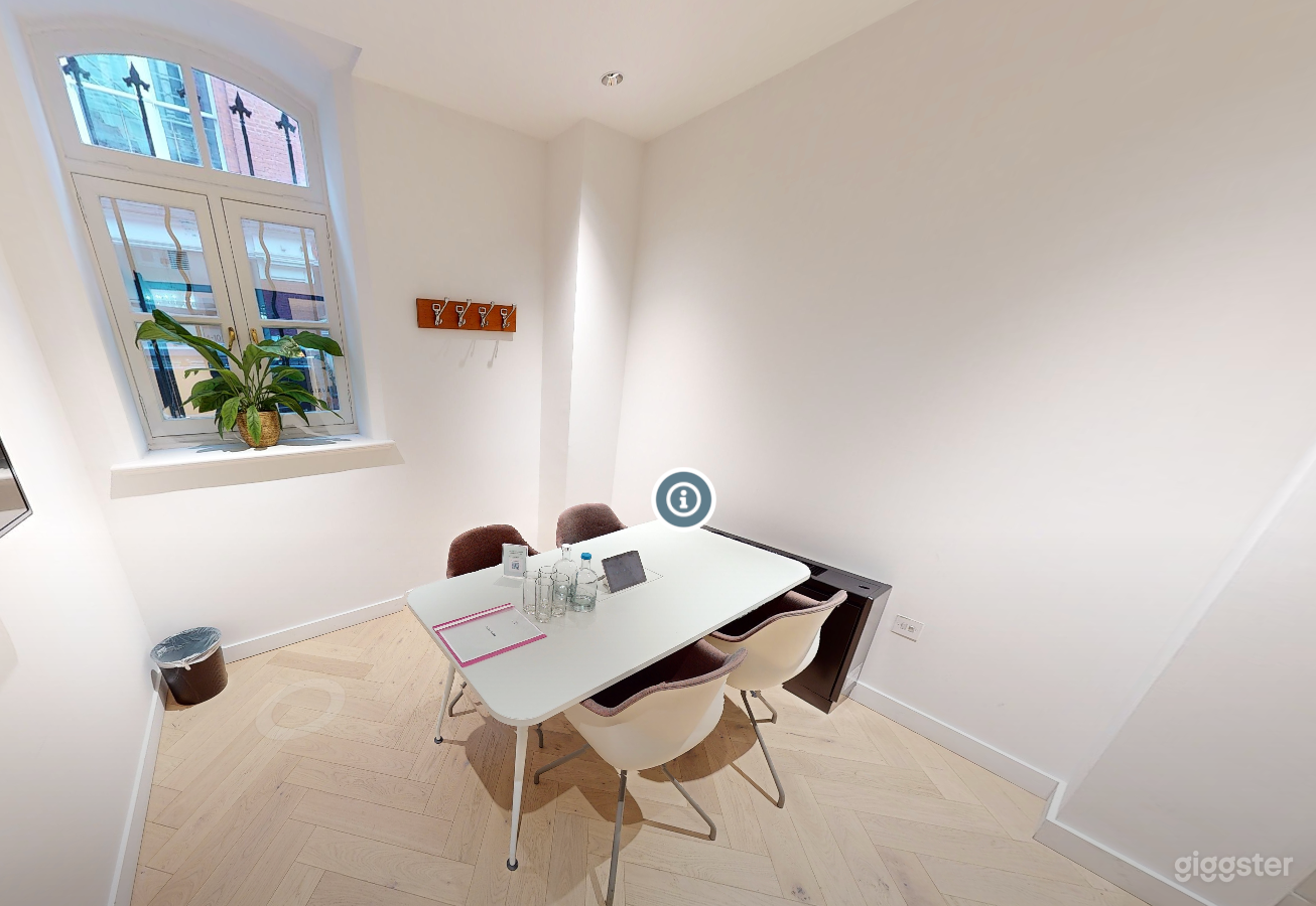 Gorgeous German Room Photo 4