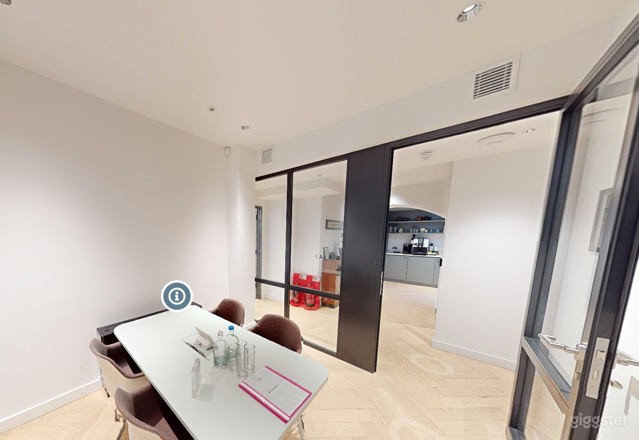 Gorgeous German Room Photo 2