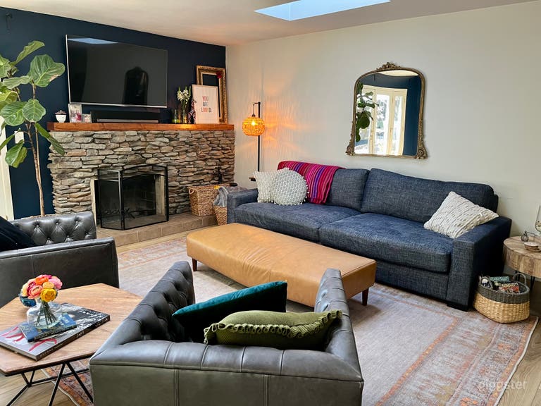  Open Concept California Kitchen & Living Space 