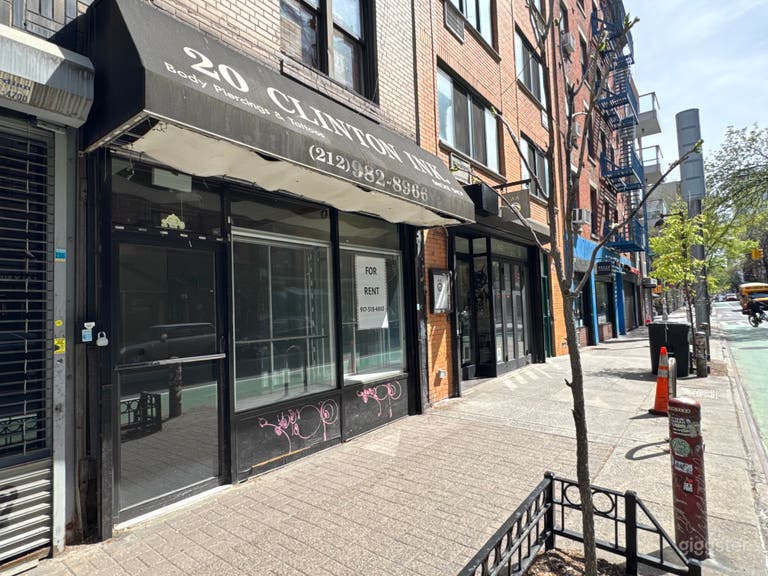  Charmante Boutique de Rue dans le Lower East Side. 