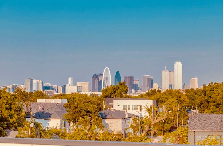  Casa de Lujo con Terraza en la Azotea y Vistas al Centro de Dallas 