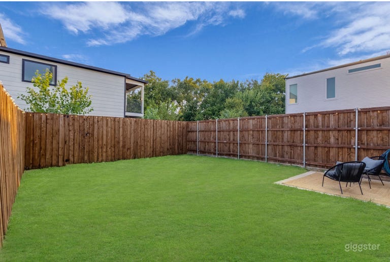  The West Dallas High Bar 