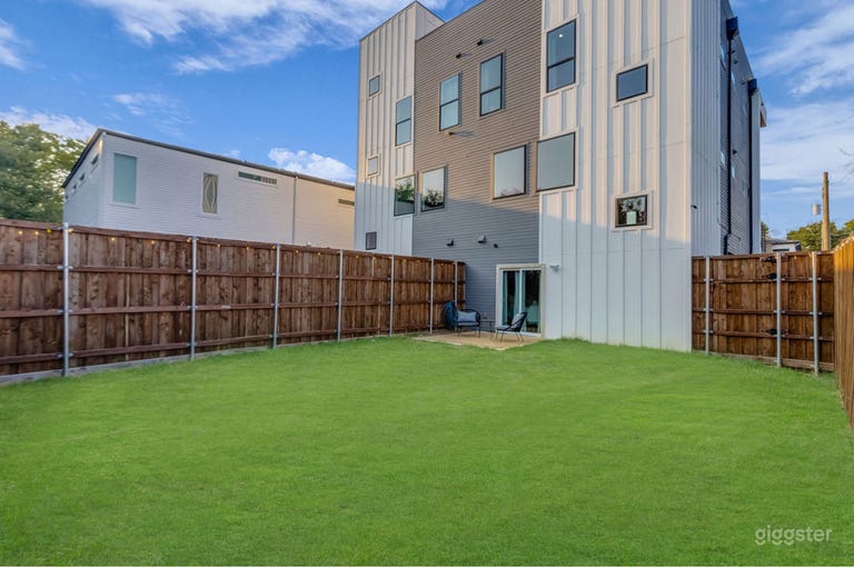  The West Dallas High Bar 