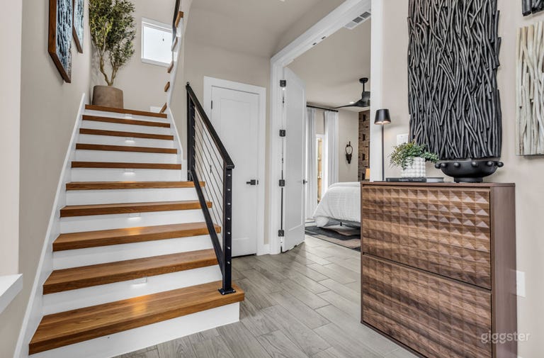  The West Dallas High Bar 