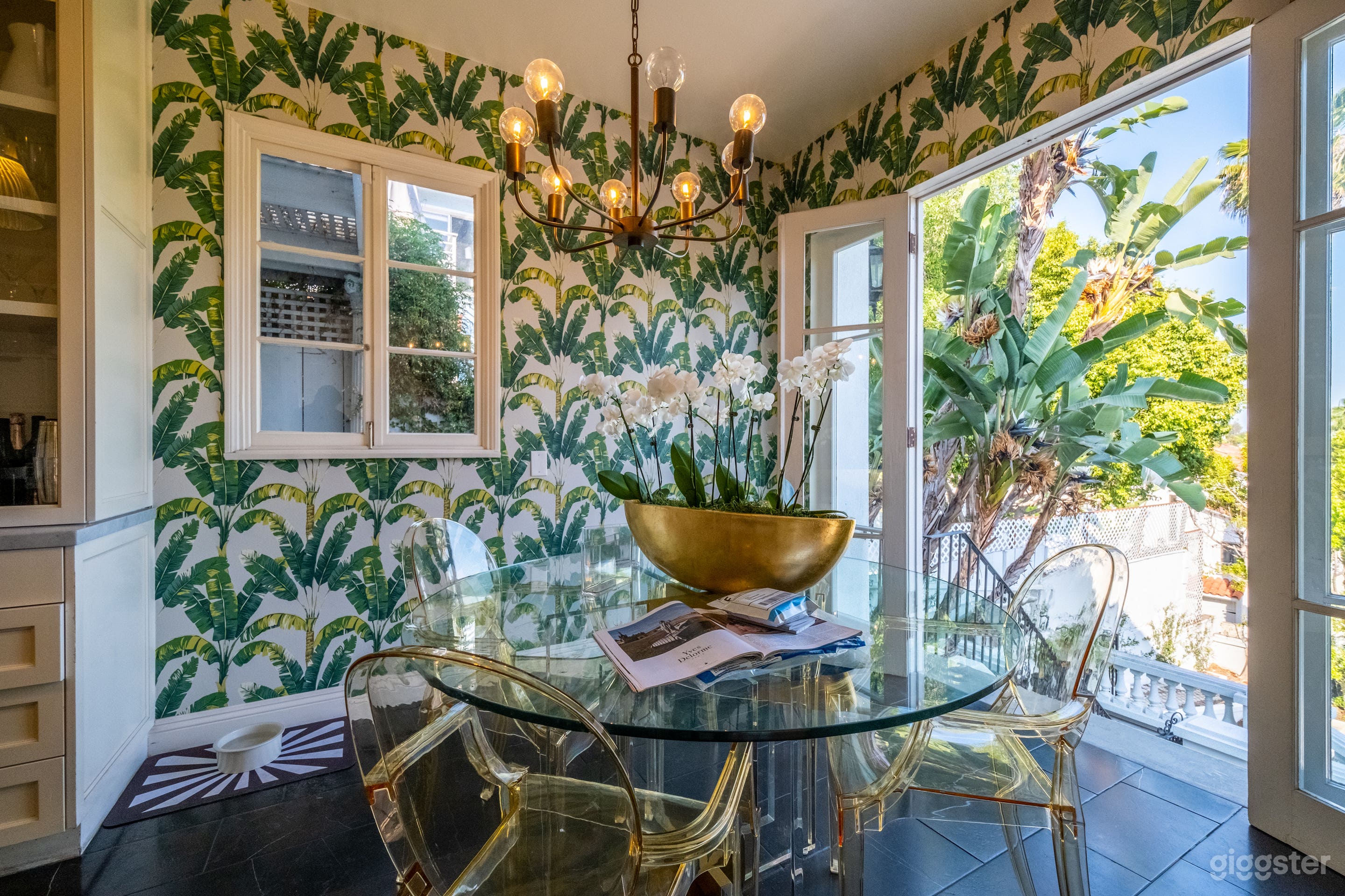 ARCHITECTURAL GEM: VIEWS & GARDENS  Photo 3
