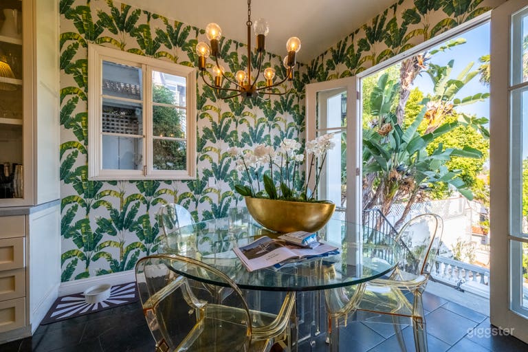  ARCHITECTURAL GEM: VIEWS & GARDENS  