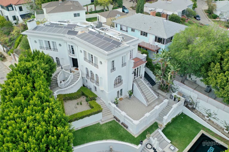  ARCHITECTURAL GEM: VIEWS & GARDENS  