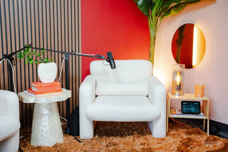  Pre-Lit Cozy Podcast Recording Studio- Burbank 