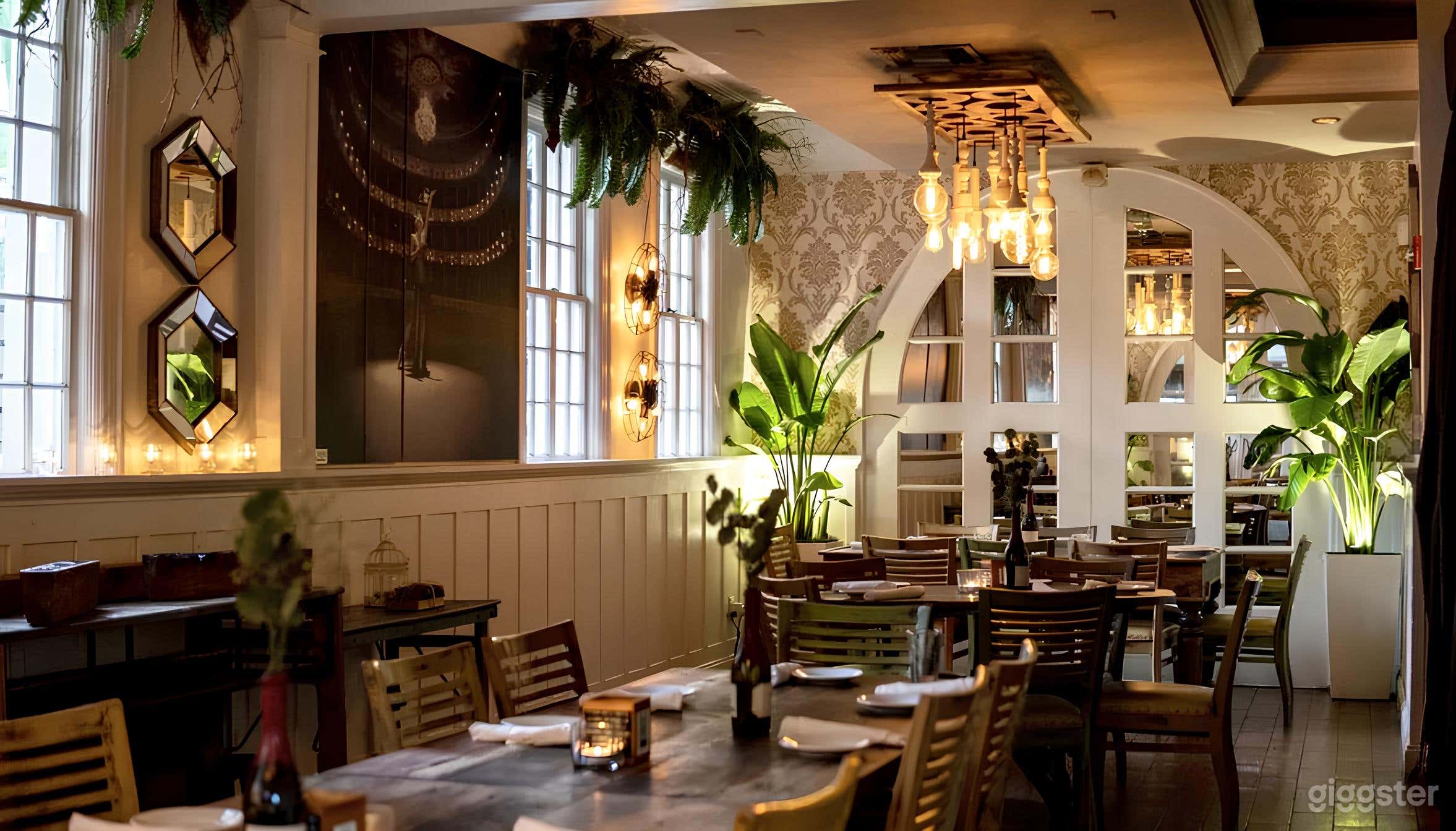 The Front Private Room Photo 1