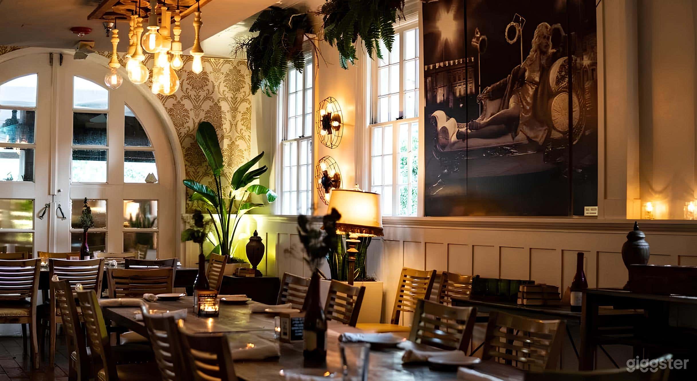 The Front Private Room Photo 2