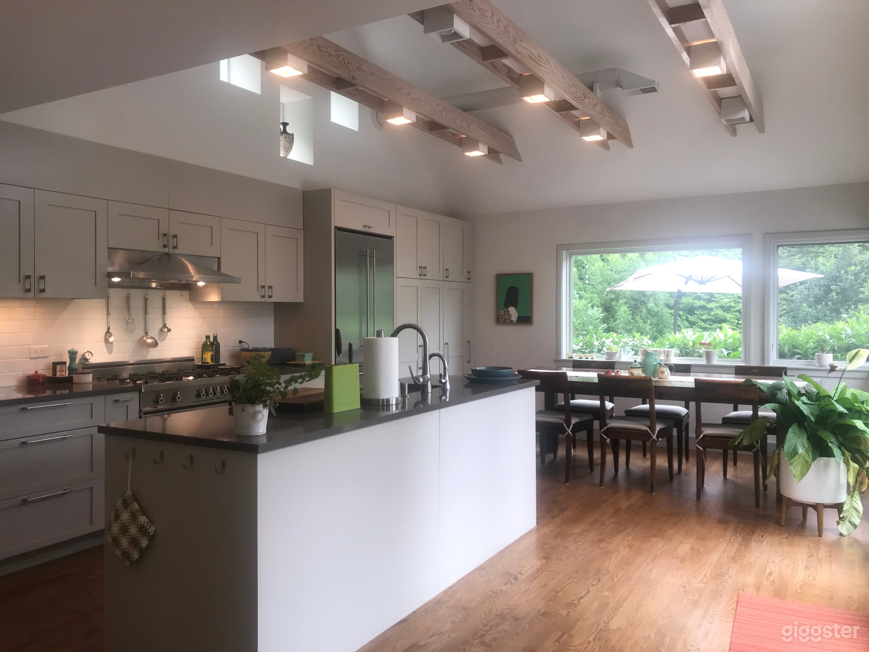 Zen-like Home with beautiful spaces + Water Garden Photo 3