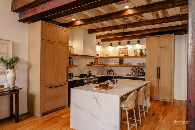  Old City Carriage House 