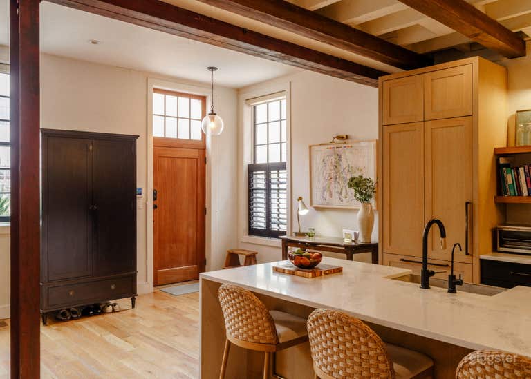  Old City Carriage House 