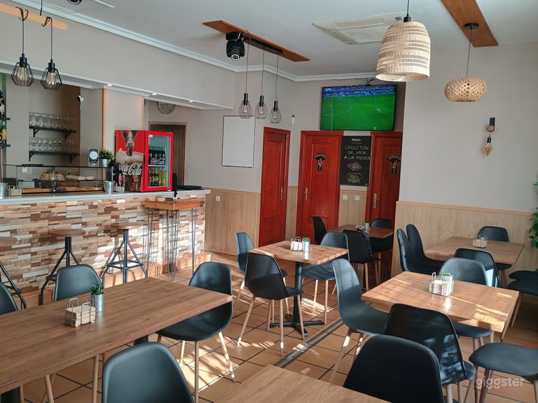  Bar Café Restaurant 