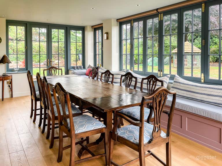  Cosy house with English walled garden 