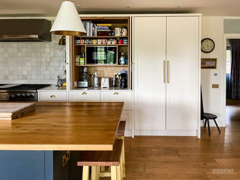  Cosy house with English walled garden 