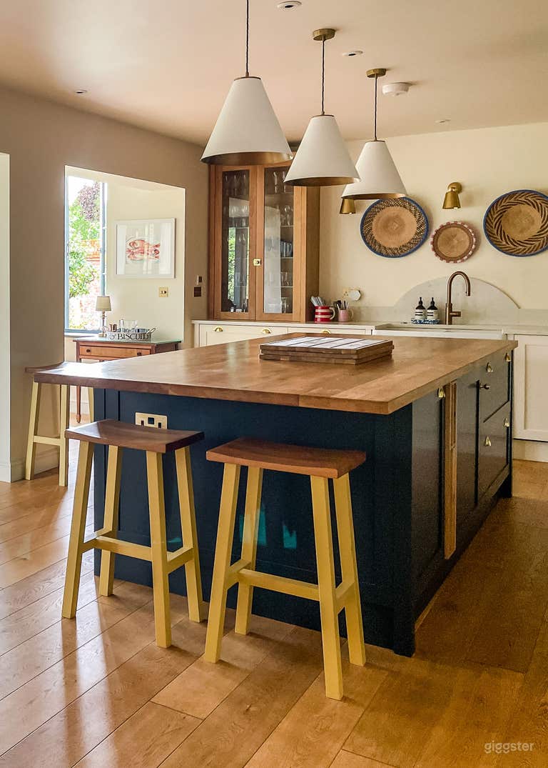  Cosy house with English walled garden 