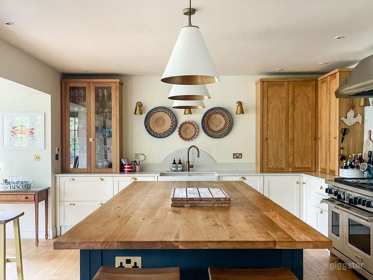  Cosy house with English walled garden 