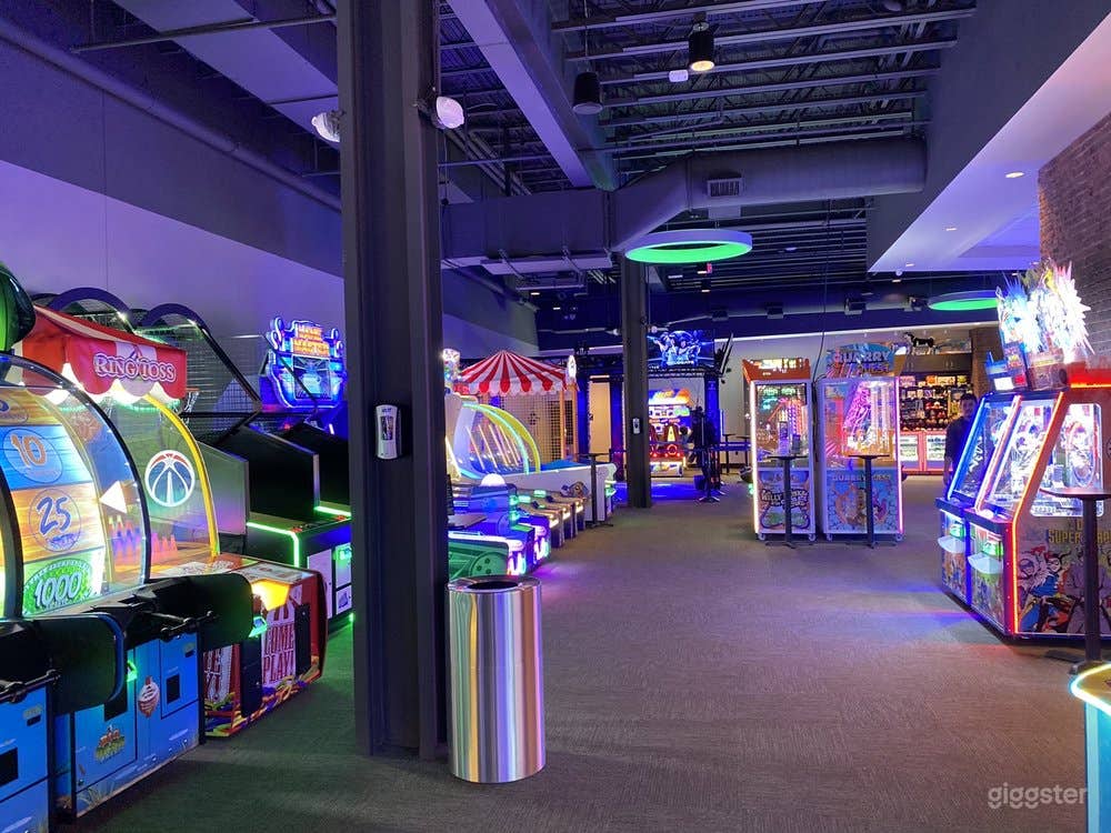 Ultramodern Sports Bar and Restaurant  Photo 3