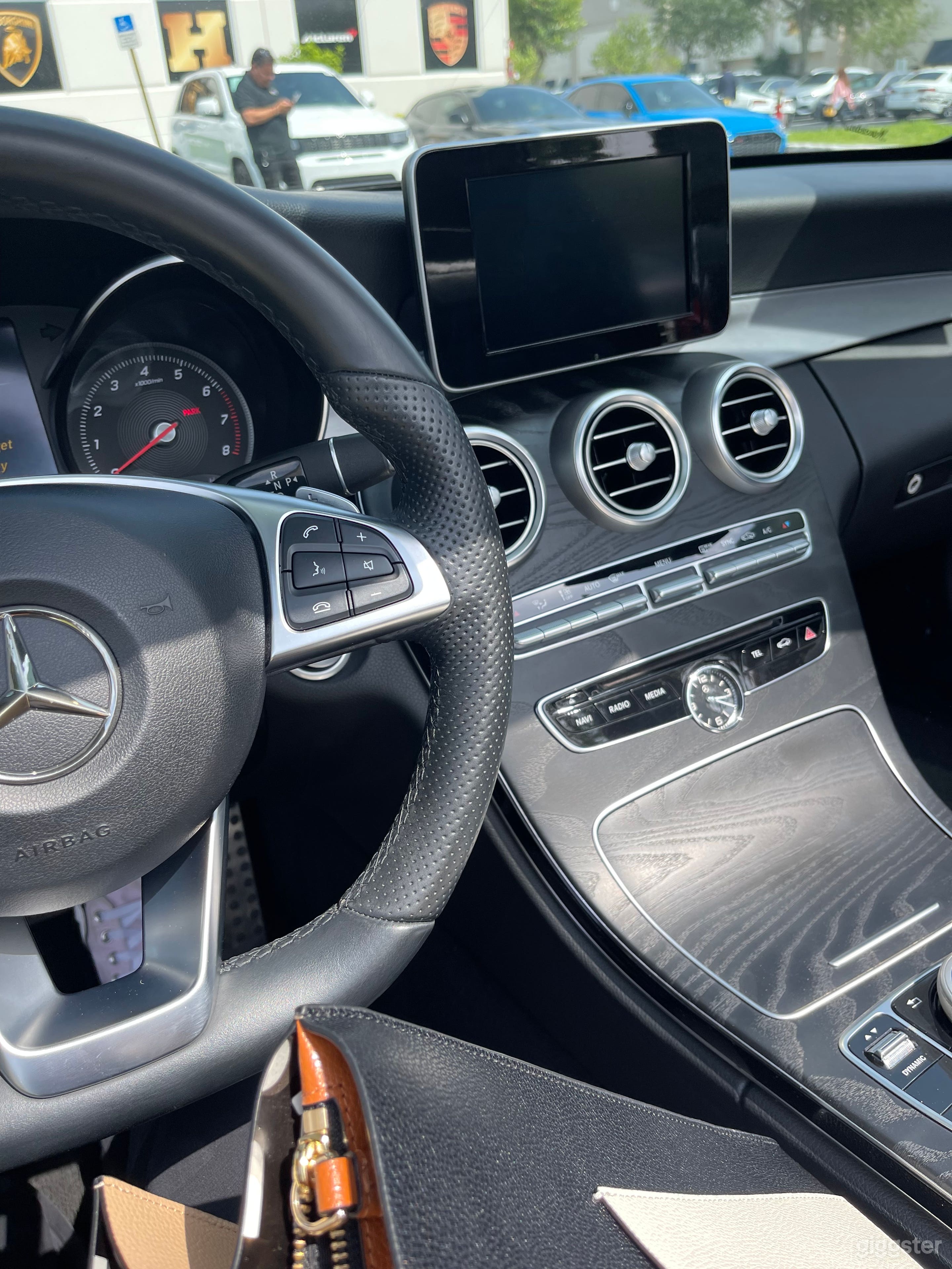 Film My Gorgeous Mercedes C300 2018 Convertible!  Photo 3