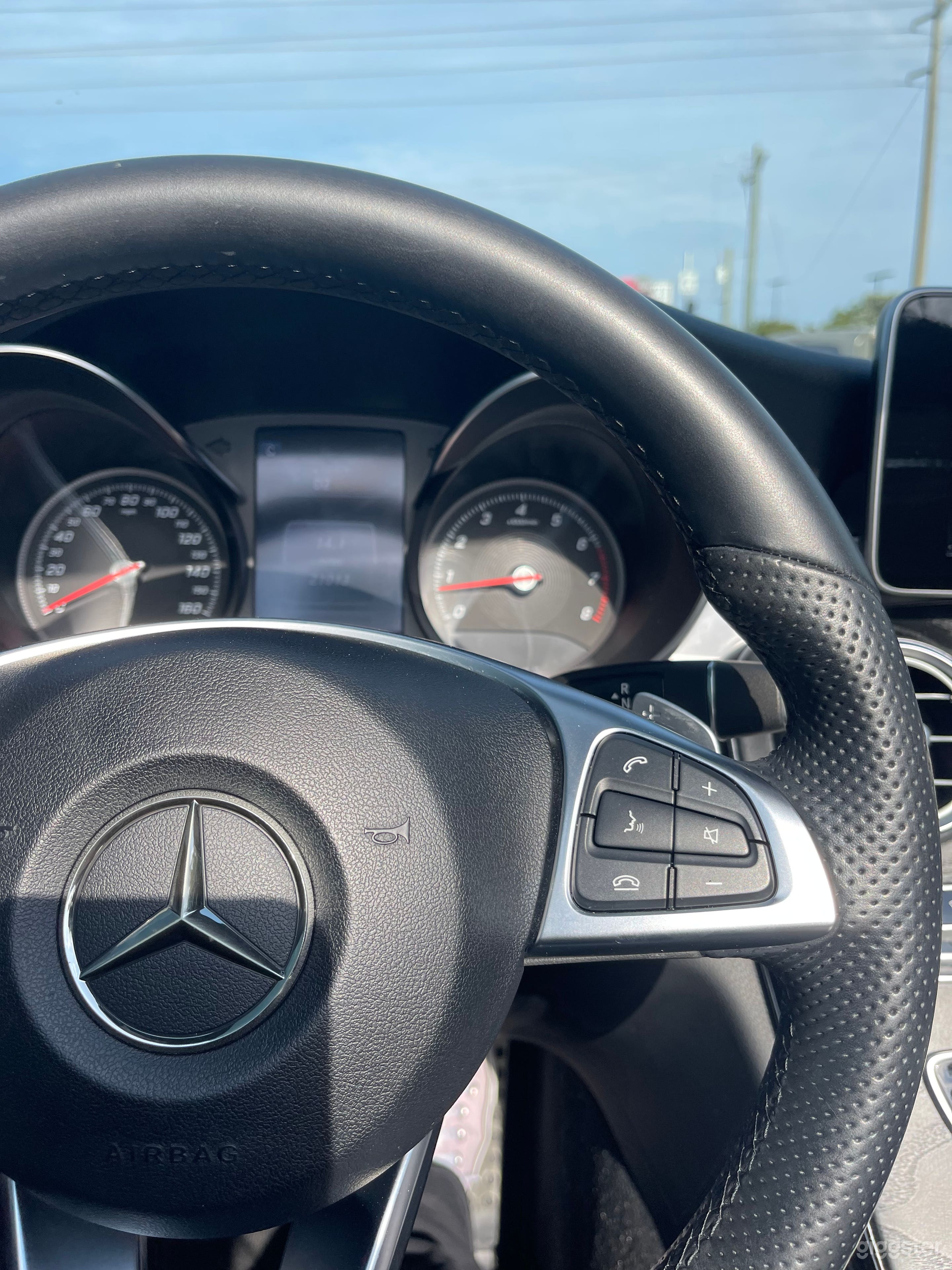 Film My Gorgeous Mercedes C300 2018 Convertible!  Photo 4