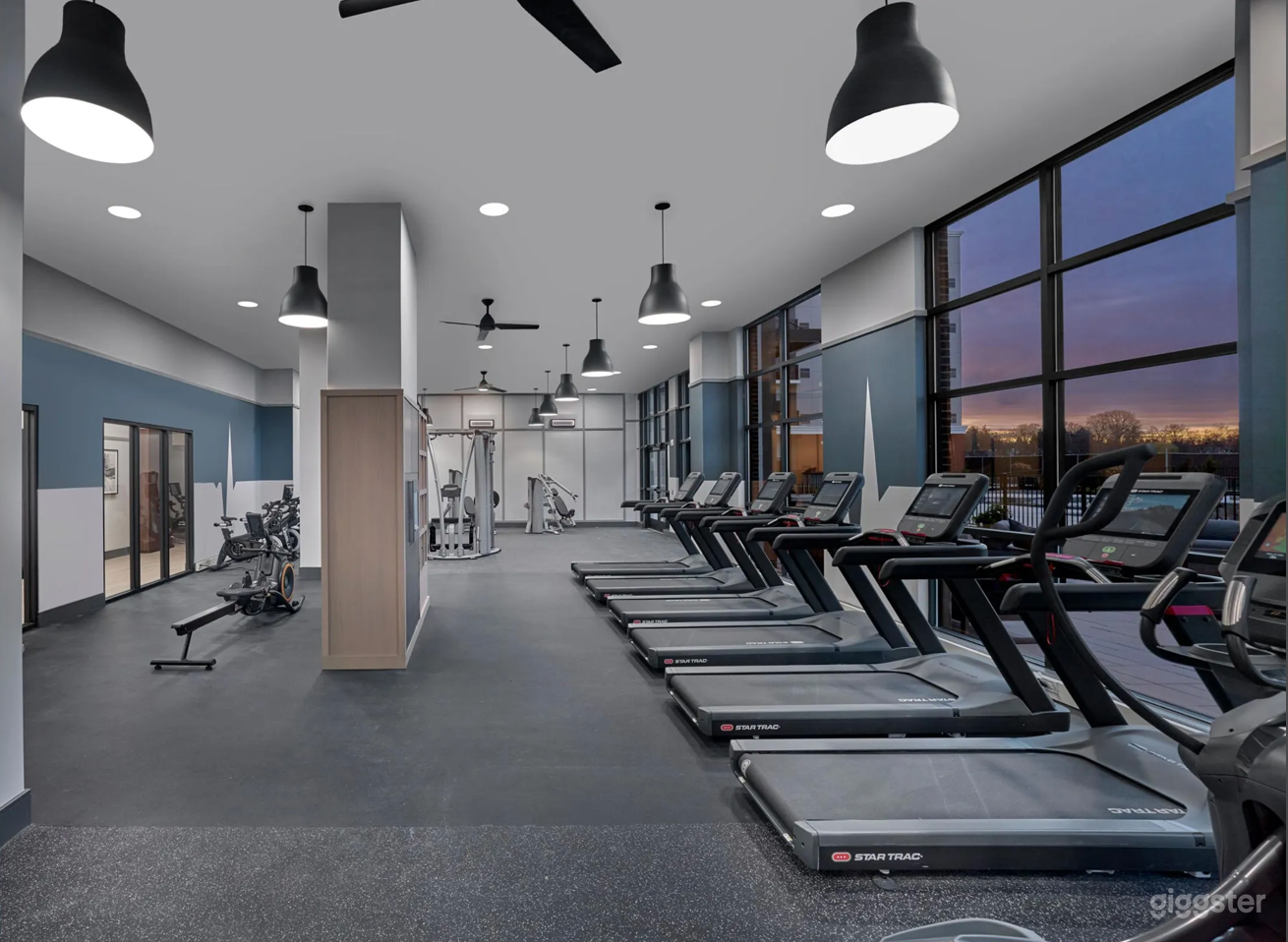 Balcony Apartment w/ Amenities  Photo 3