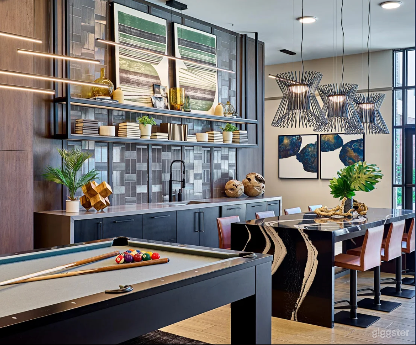 Balcony Apartment w/ Amenities  Photo 2