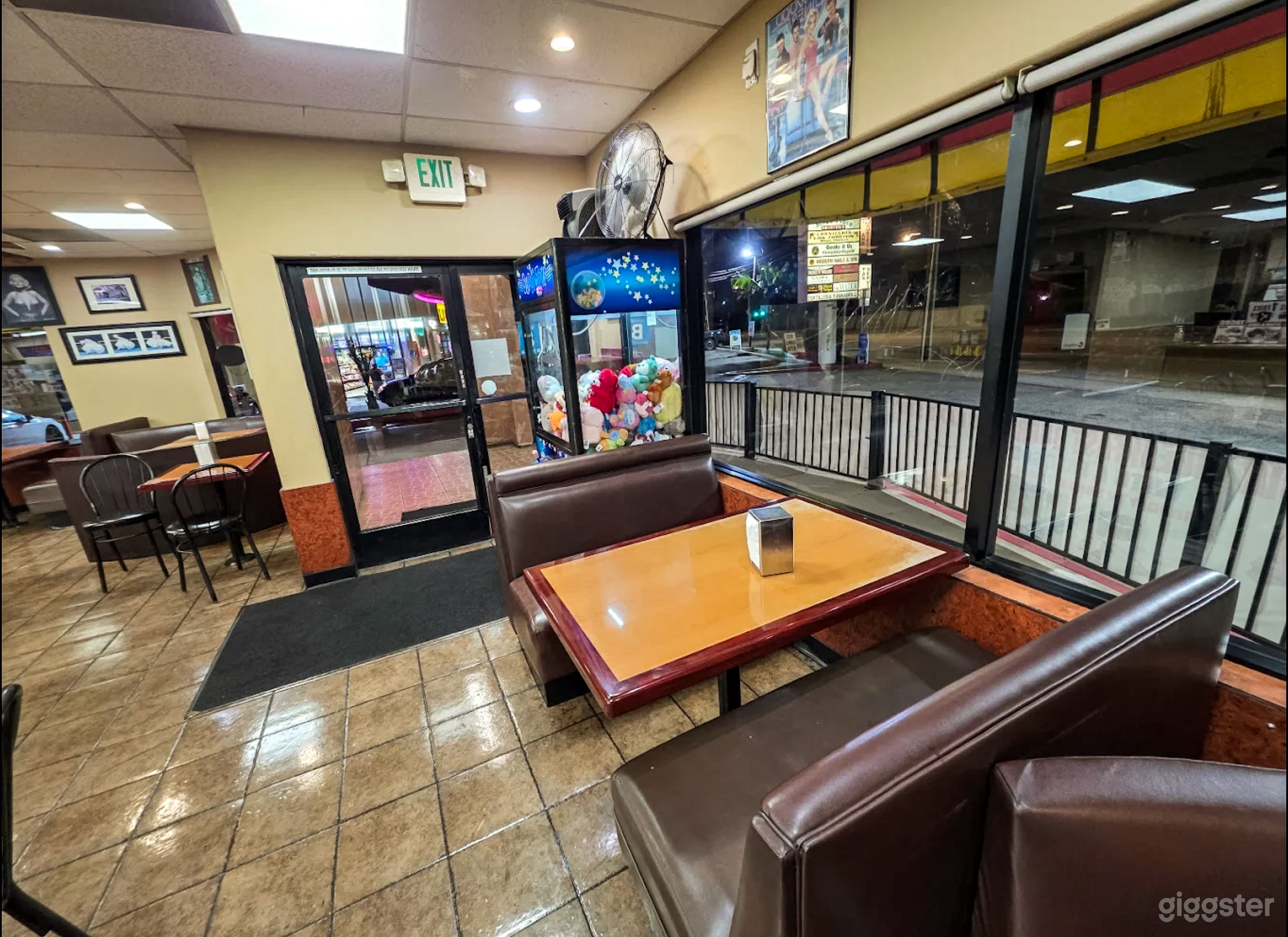 Classic LA Diner w/ Retro Booths, Full Kitchen Photo 4