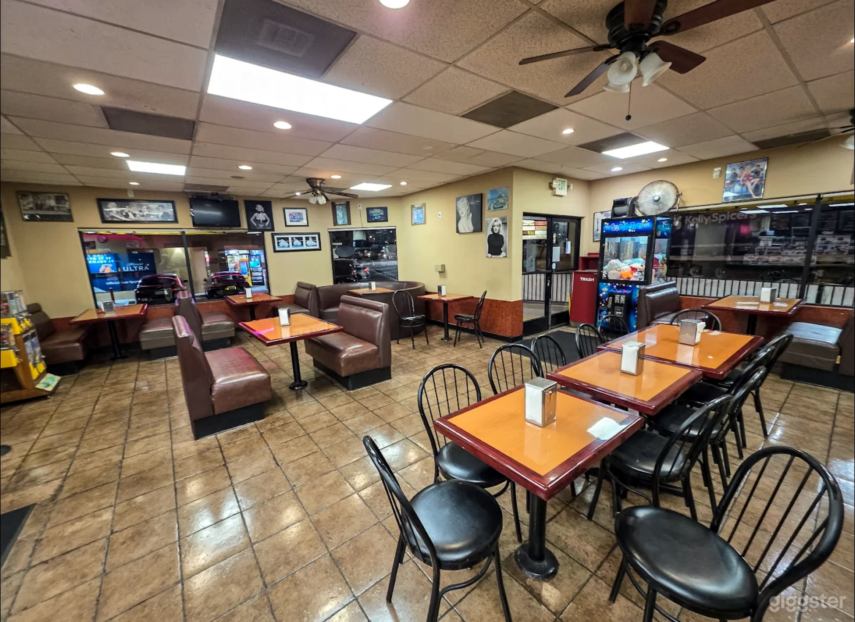 Classic LA Diner w/ Retro Booths, Full Kitchen Photo 3
