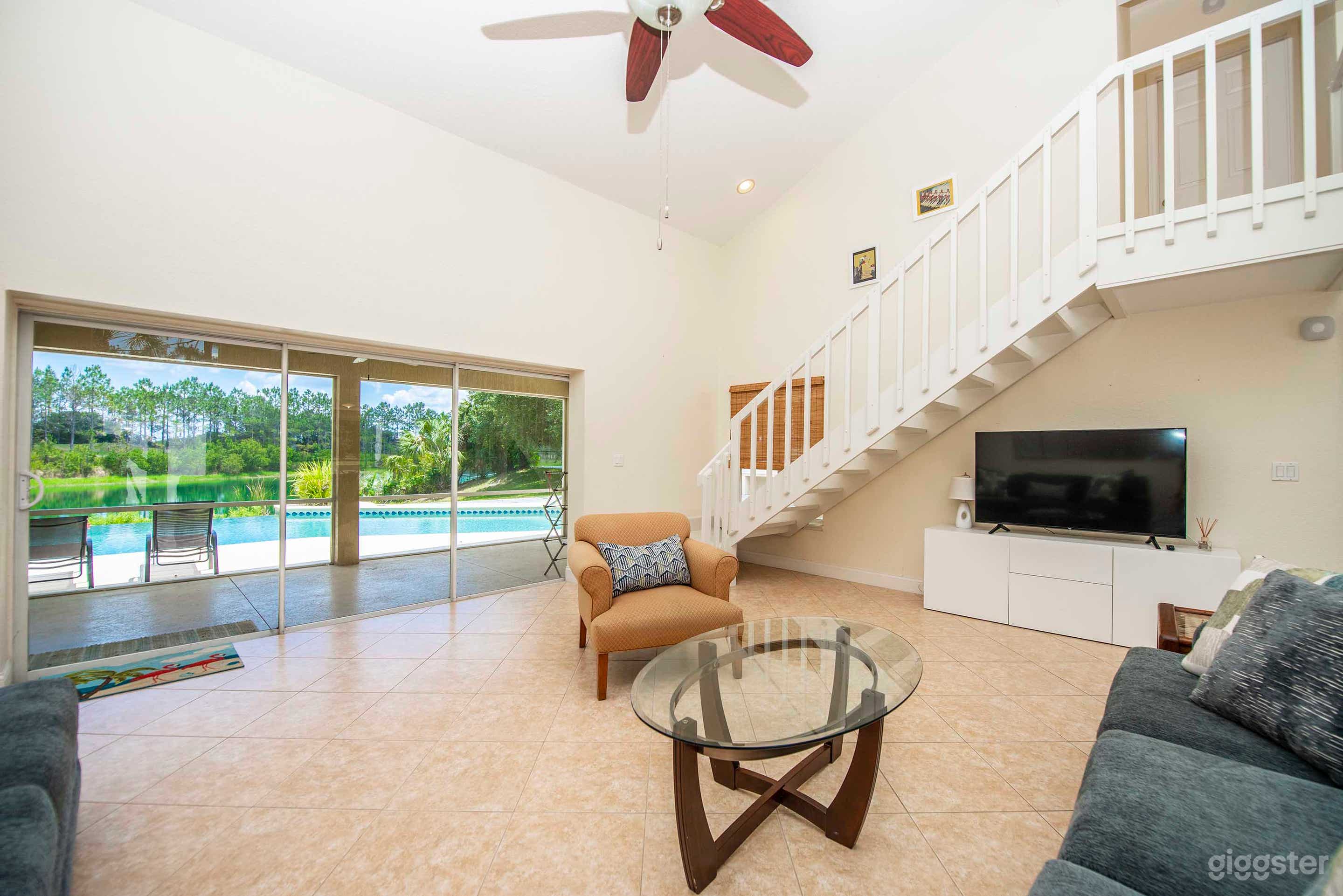 Contemporary Home with Great Light Photo 2