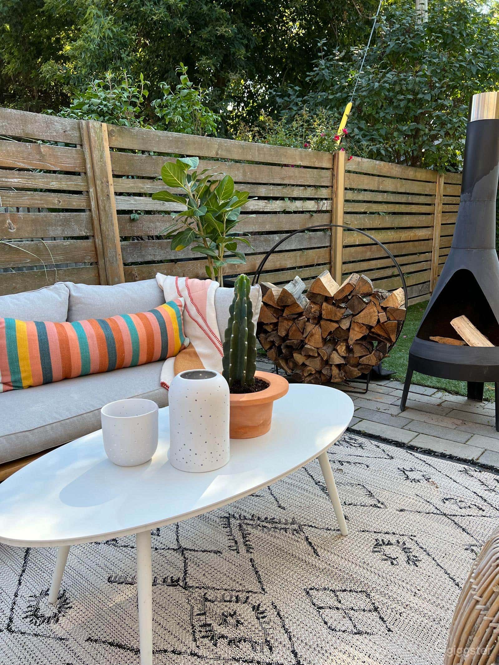 Modern Leslieville Backyard with Warm Minimalist Charm Photo 4