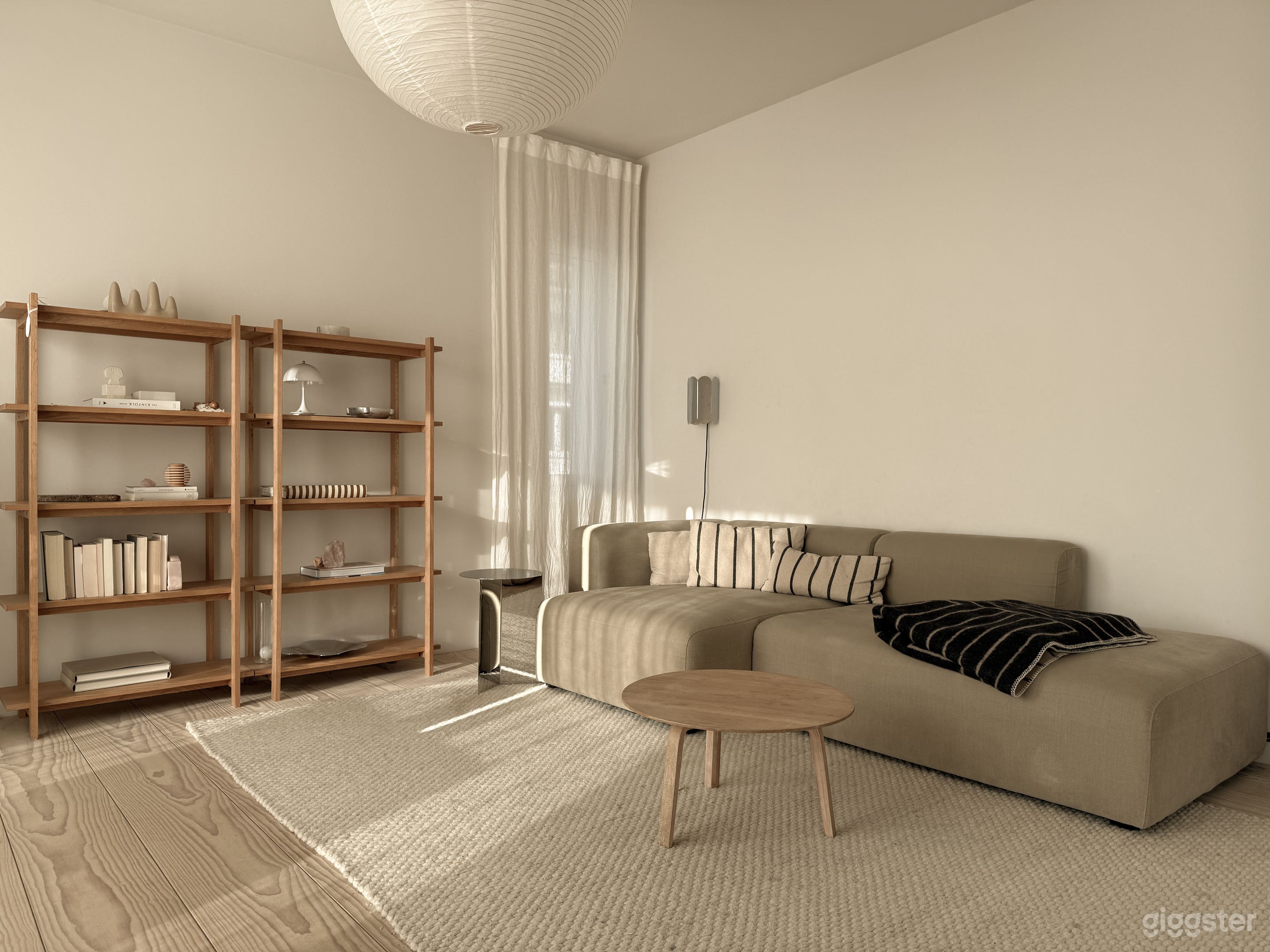 Helle skandinavische Wohnung mit offenem Wohnbereich Foto 1