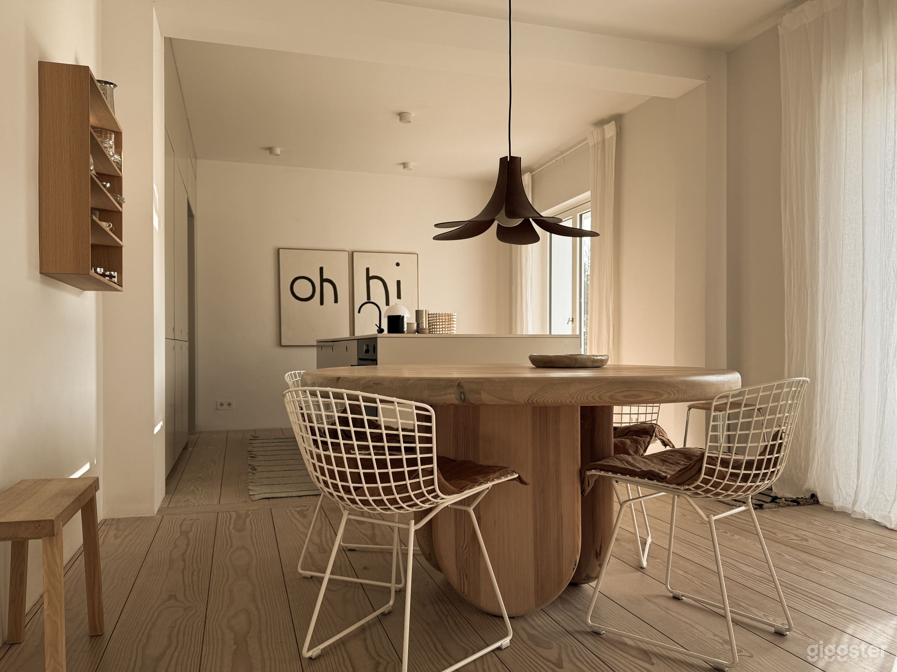 Helle skandinavische Wohnung mit offenem Wohnbereich Foto 4