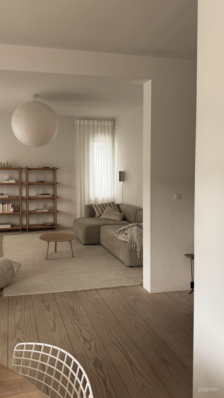  Helle skandinavische Wohnung mit offenem Wohnbereich 